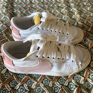 Nike White and Pink Sneakers